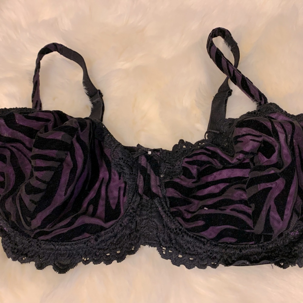 Victoria’s Secret bra 36DD (36E) black with purple accents